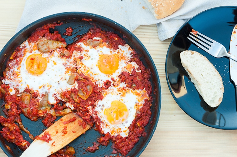 Recipe : How to Make Sunny Side Up Eggs in Tomato Sauce