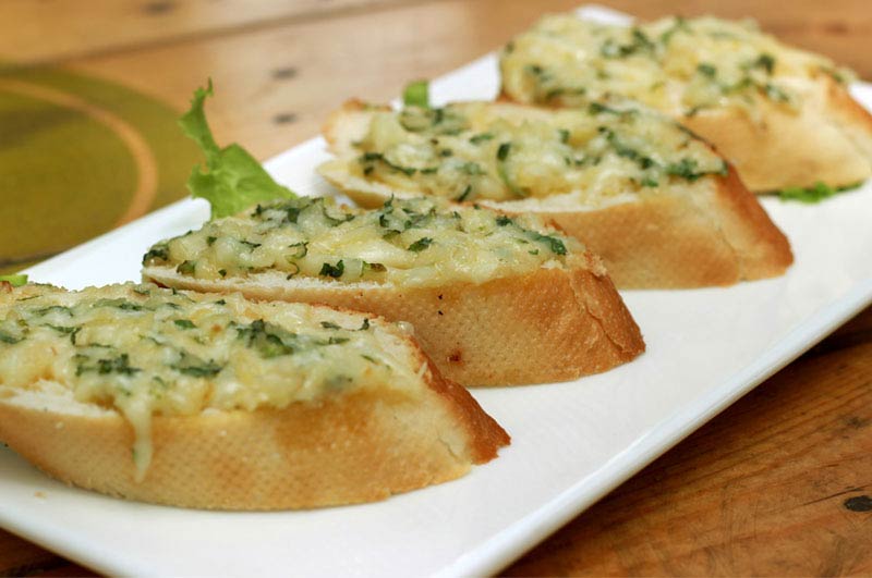 How To Make Your Own Garlic Bread With Regular Bread